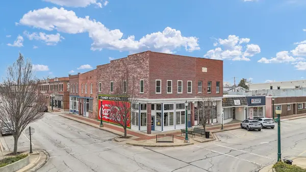 101 W Sale ST, Tuscola, IL 61953