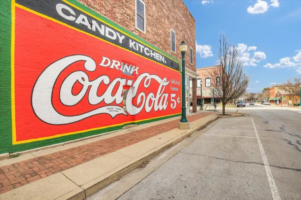 101 W Sale ST, Tuscola, IL 61953