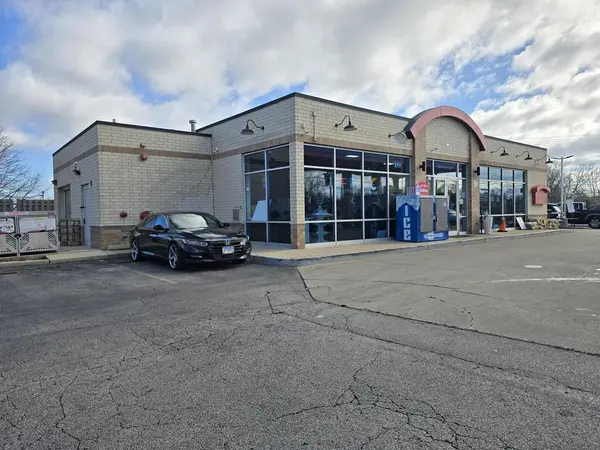 908 E Irving Park RD, Streamwood, IL 60107