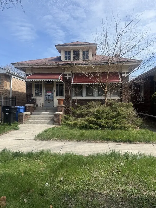 7557 S Paxton AVE, Chicago, IL 60649