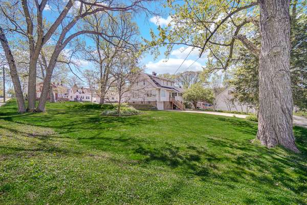 415 Elmhurst ST, Valparaiso, IN 46385
