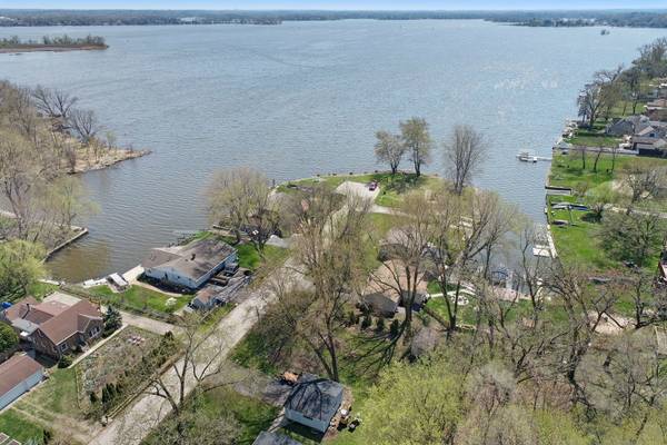 5207 N Lake ST, Mchenry, IL 60050