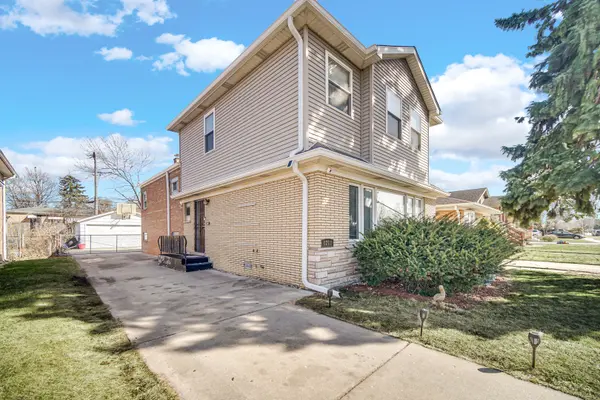 8713 S Washtenaw AVE, Evergreen Park, IL 60805