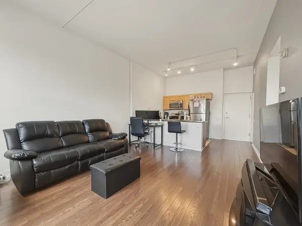 4015 N Milwaukee AVE #214, Chicago, IL 60641