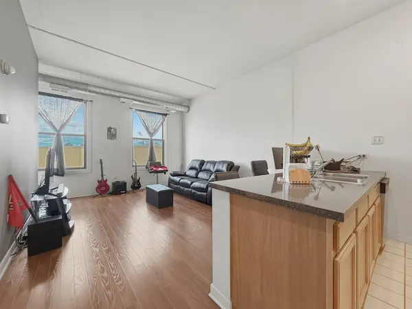 4015 N Milwaukee AVE #214, Chicago, IL 60641