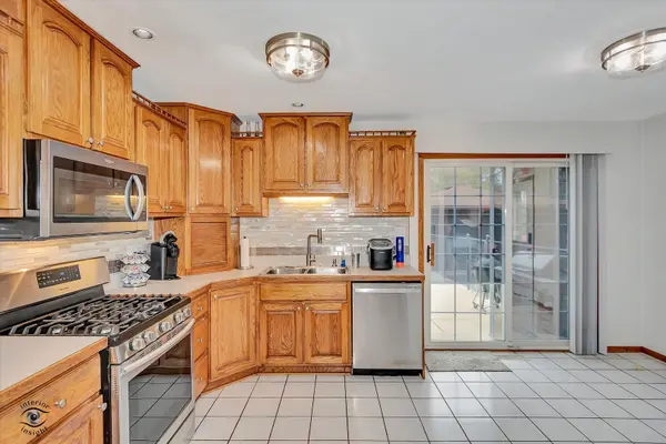 9137 Orchard LN, Bridgeview, IL 60455