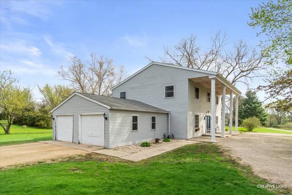 101 Lakeside DR, Dixon, IL 61021