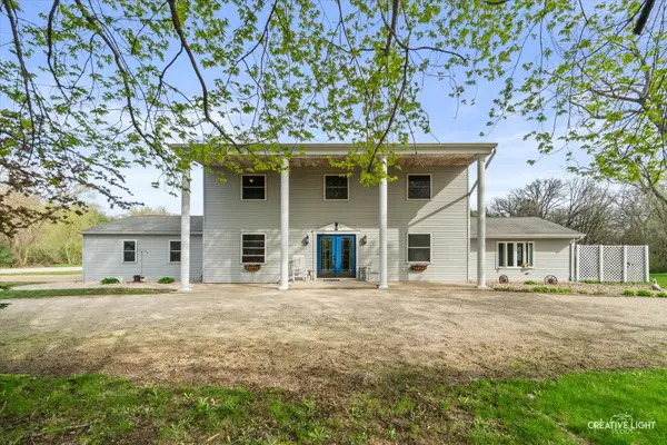 101 Lakeside DR, Dixon, IL 61021