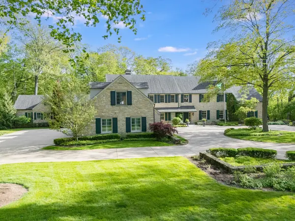 875 Country Club RD, St. Charles, IL 60174