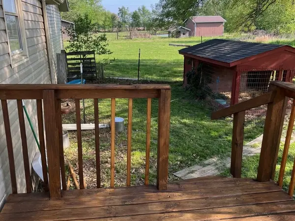 17376 Garrett RD, Johnston City, IL 62951