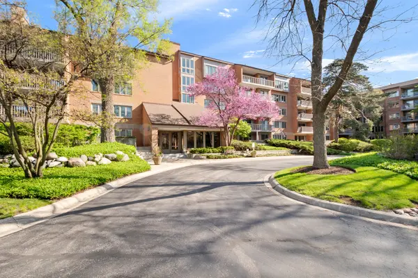 22 Park LN #204, Park Ridge, IL 60068