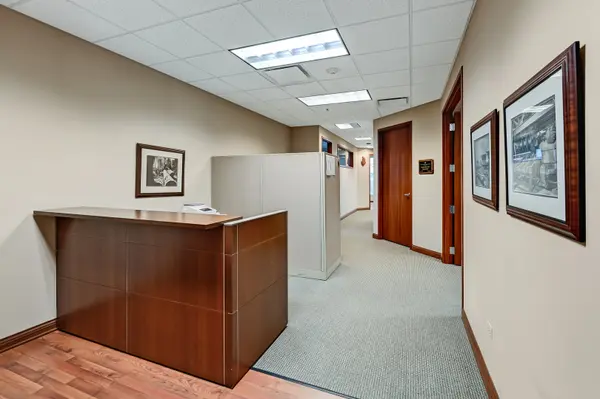 4200 Cantera DR #205, Warrenville, IL 60555