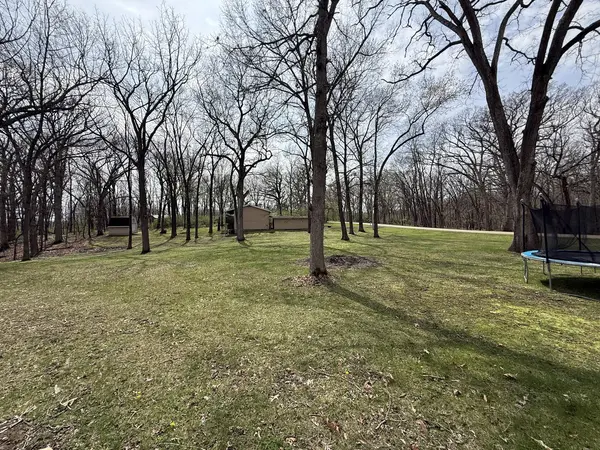 2 Acapulco DR, Putnam, IL 61560