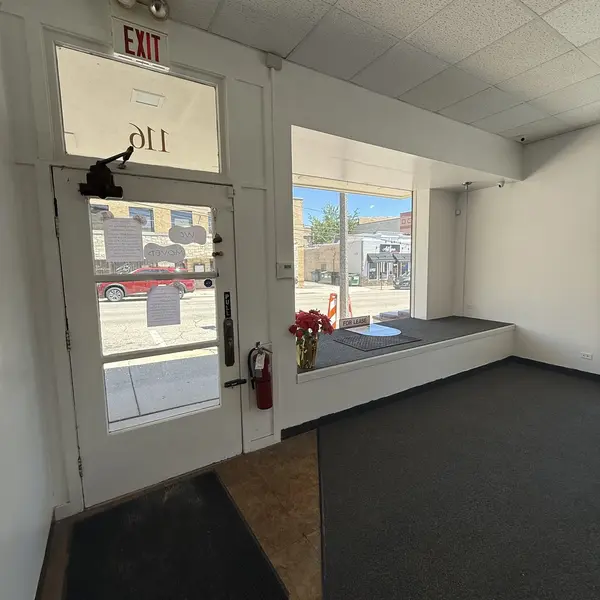 116 Calhoun ST E, Woodstock, IL 60098