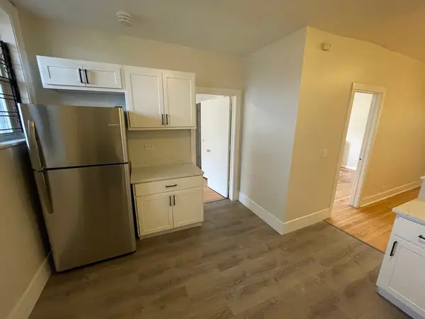 7931 S Manistee AVE, Chicago, IL 60617