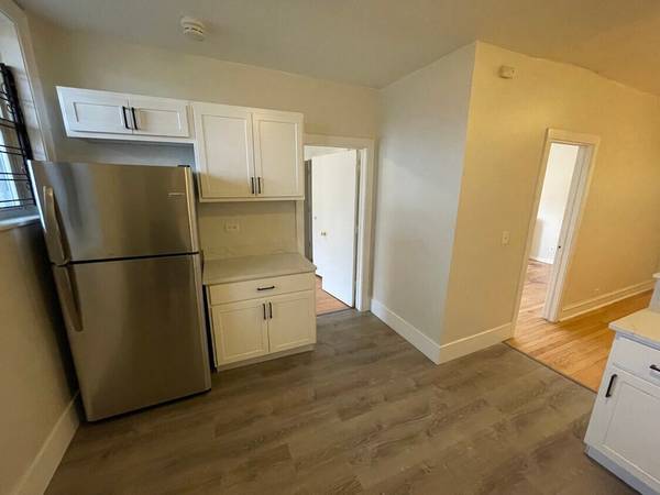 7931 S Manistee AVE, Chicago, IL 60617