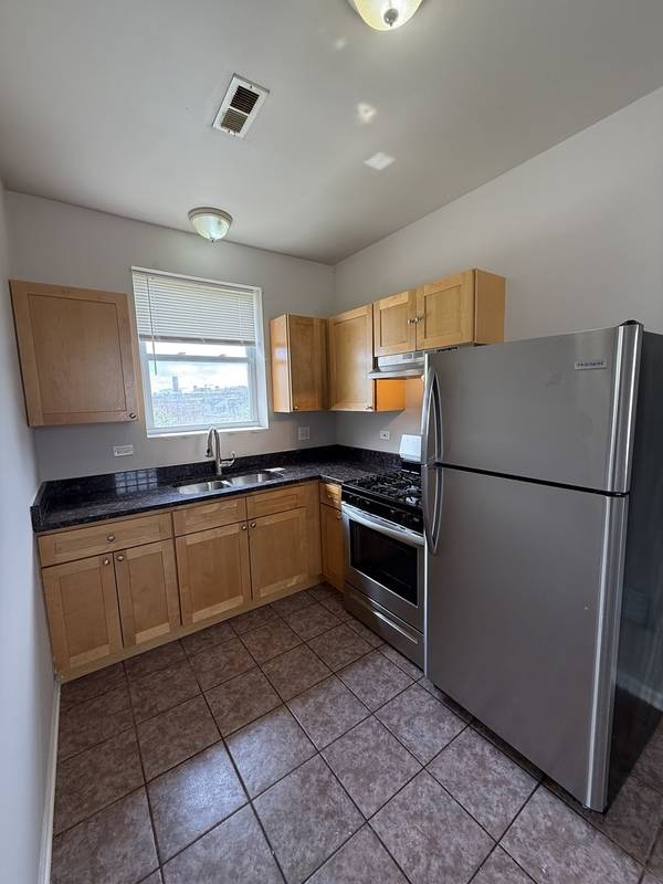 7952 S Carpenter ST #3, Chicago, IL 60620