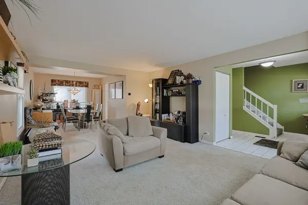 3 Chestnut TER, Buffalo Grove, IL 60089