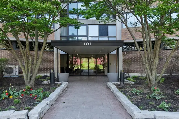 101 Bar Harbour RD #4L, Schaumburg, IL 60193