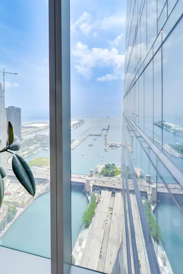363 E Wacker DR #5105, Chicago, IL 60601