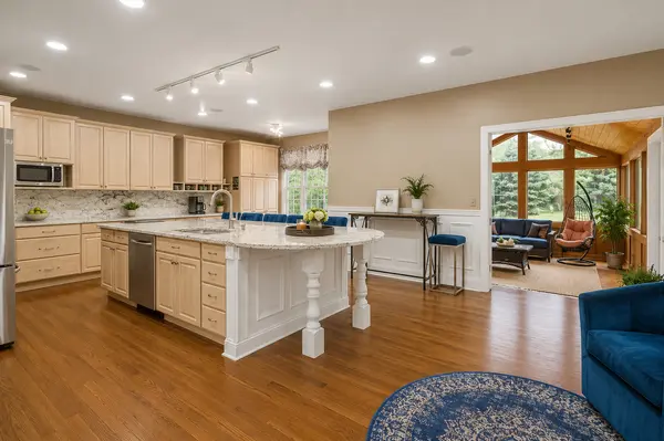 1206 Highgate CT, Libertyville, IL 60048