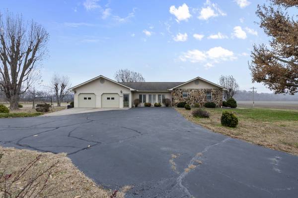 24250 Hanging Rock RD, Mcclure, IL 62957