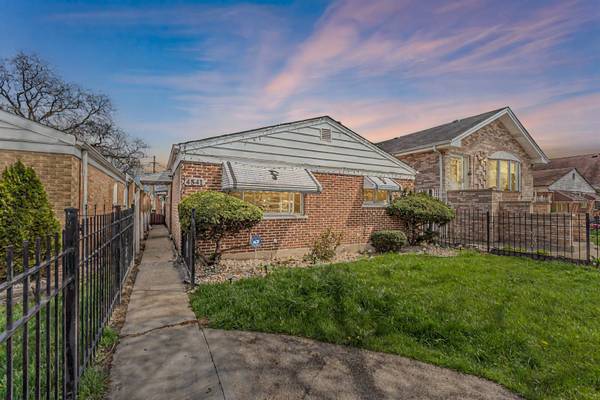 4541 S Laporte AVE, Chicago, IL 60638