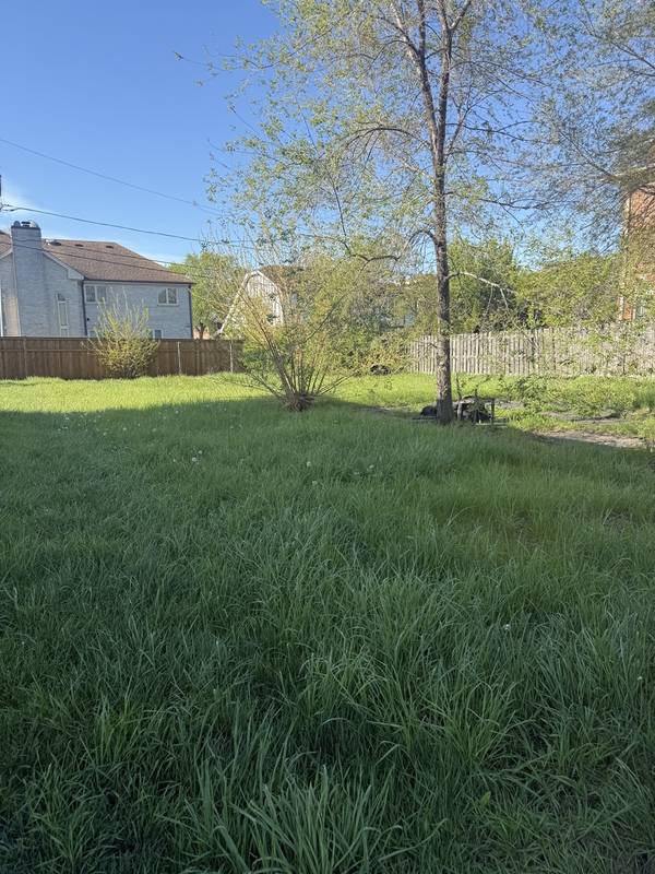 8205 W Ballard RD, Niles, IL 60714