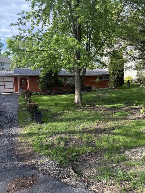 22W537 Cherry LN, Glen Ellyn, IL 60137