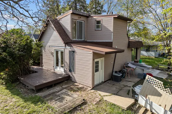 2416 7th ST, Moline, IL 61265