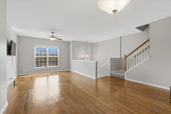 65 Arcadia LN, Lake Zurich, IL 60047