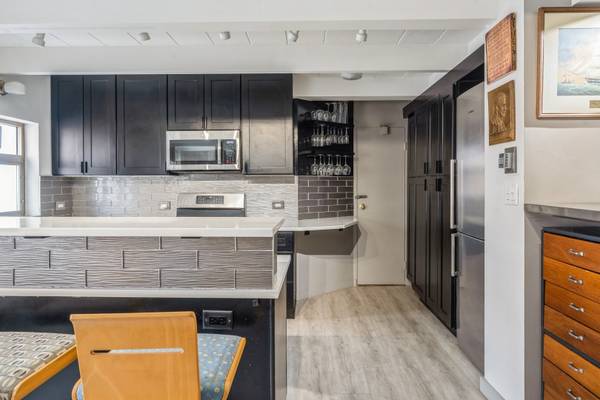 1864 Sherman AVE #5NW, Evanston, IL 60201