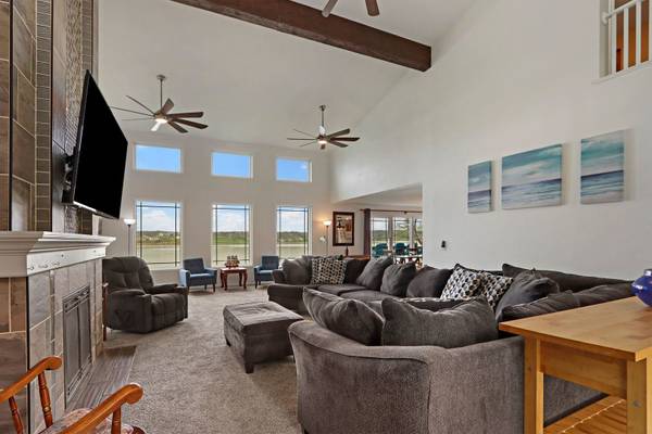 W4226 W End RD, Lake Geneva, WI 53147