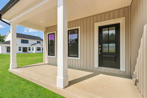 1113 Willowgrove LN, Mahomet, IL 61853