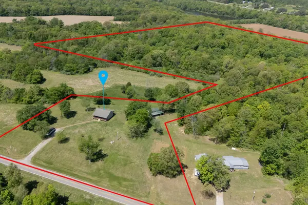 1580 Reevesville RD, Grantsburg, IL 62943
