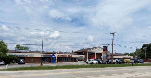 634 W Algonquin RD, Des Plaines, IL 60016