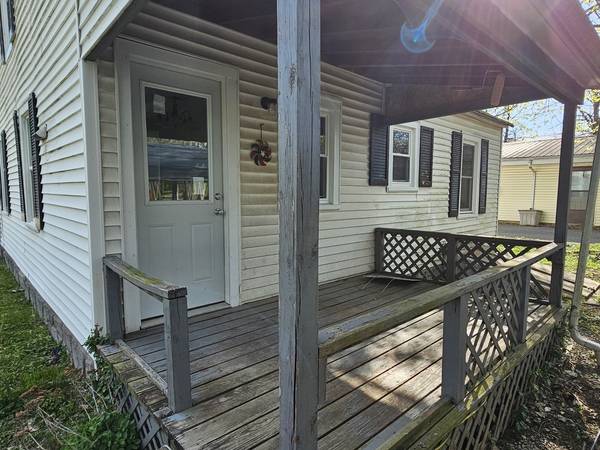 415 E Johnson ST, Fairfield, IL 62837