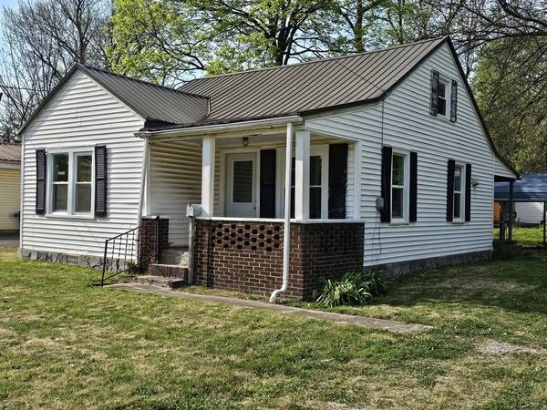 415 E Johnson ST, Fairfield, IL 62837