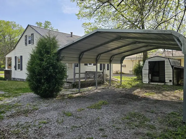 415 E Johnson ST, Fairfield, IL 62837