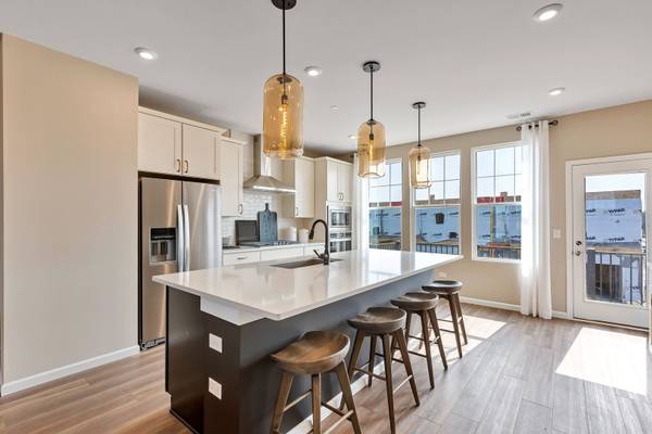 251 Mary DR #14663, Schaumburg, IL 60193
