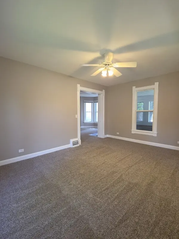 118 N Washington ST, Carpentersville, IL 60110