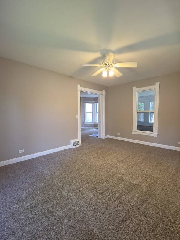 118 N Washington ST, Carpentersville, IL 60110