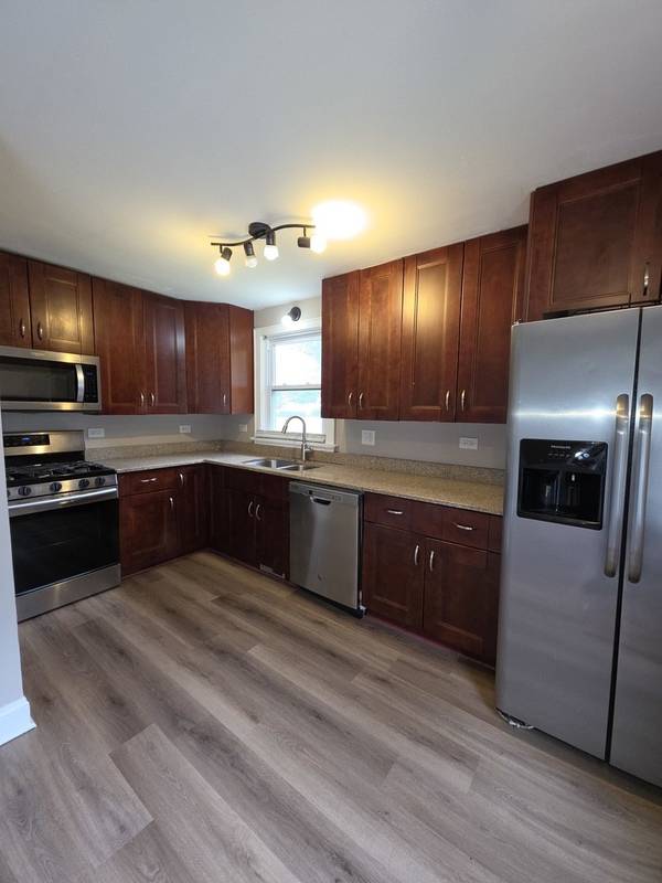 118 N Washington ST, Carpentersville, IL 60110