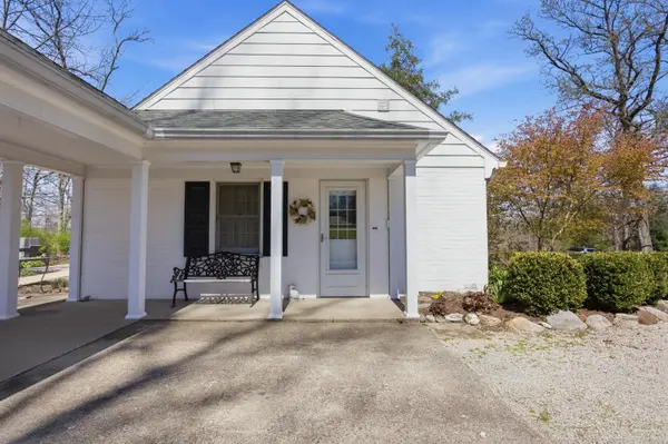 471 Sulphur LN, Paris, IL 61944