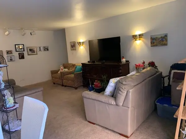 9721 S Keeler AVE #102, Oak Lawn, IL 60453