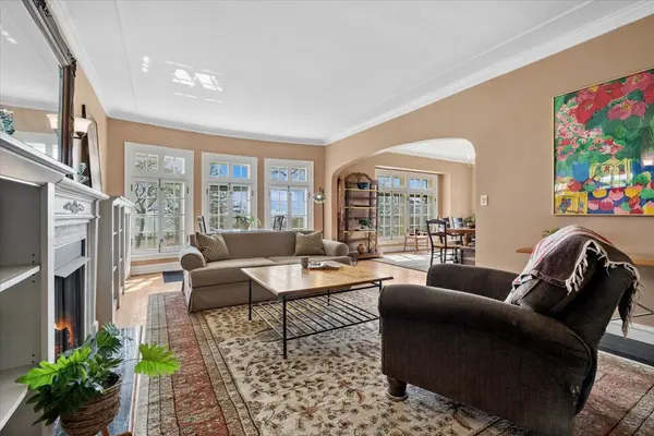 470 Sheridan RD #2, Evanston, IL 60202