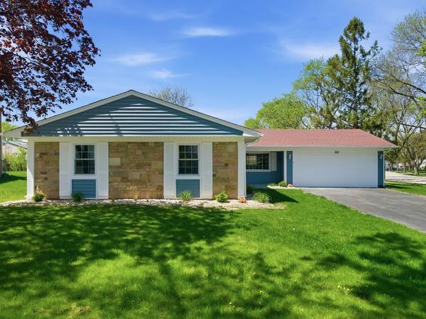 20 Emerson DR, Schaumburg, IL 60194