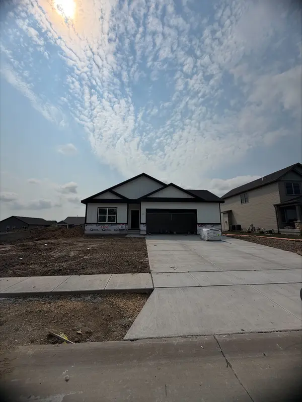 6134 Duggleby AVE, Davenport, IA 52807