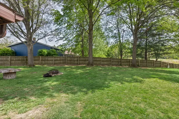 4401 Woodglen LN, Mt Vernon, IL 62864