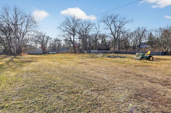325 Oldfield RD, Downers Grove, IL 60516